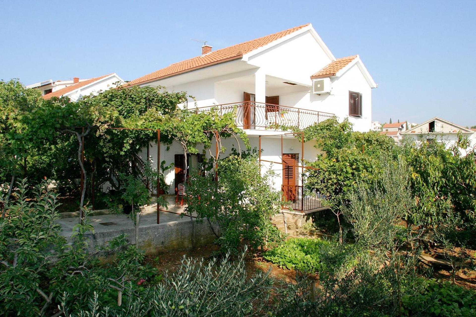 Apartments Mirja - 100M From The Beach & Parking Trogir Eksteriør bilde