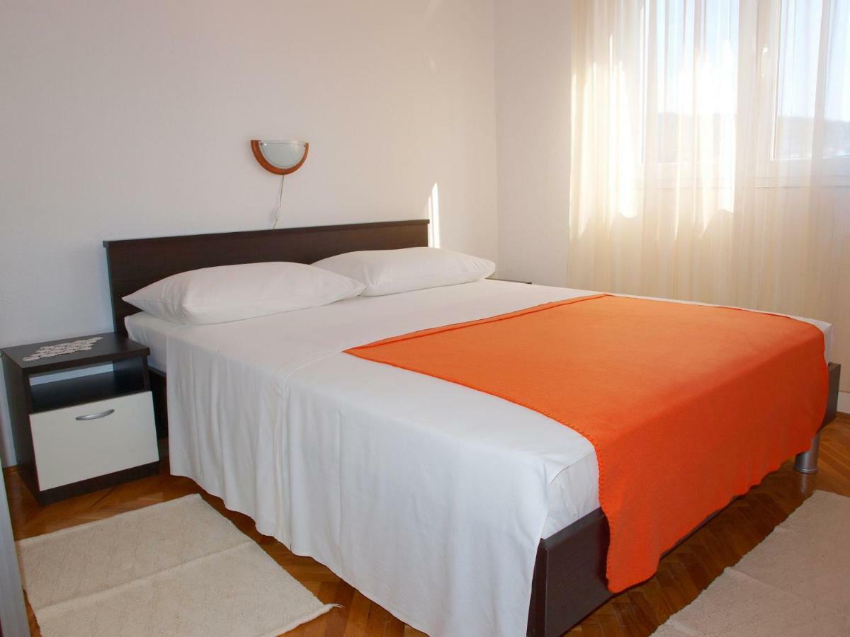 Apartments Mirja - 100M From The Beach & Parking Trogir Eksteriør bilde