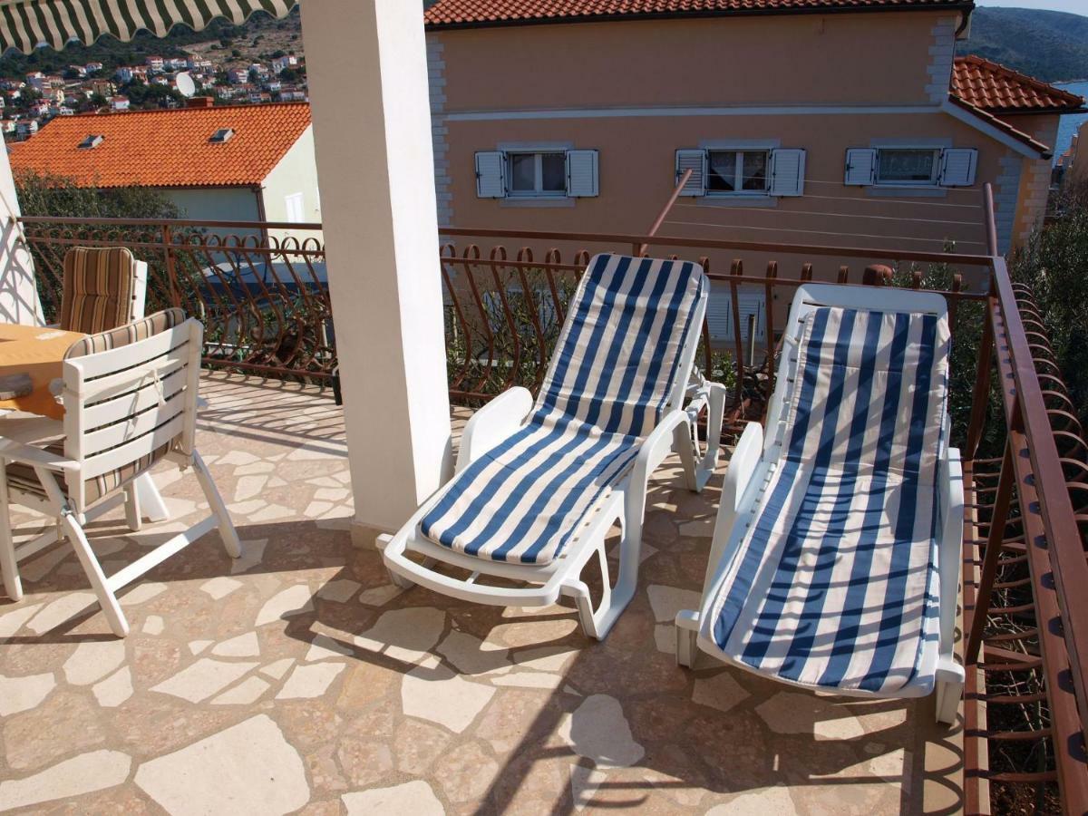 Apartments Mirja - 100M From The Beach & Parking Trogir Eksteriør bilde