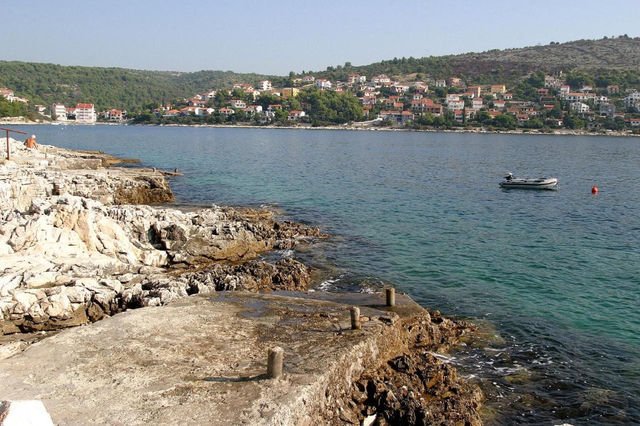 Apartments Mirja - 100M From The Beach & Parking Trogir Eksteriør bilde
